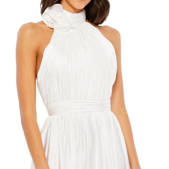 MAC DUGGAL ROSETTE PLEATED HALTER WHITE GOWN sz 6 - Picture 3 of 6